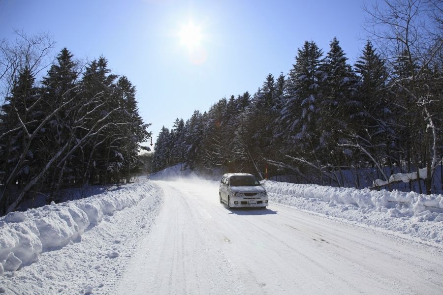 Car driving in the winter